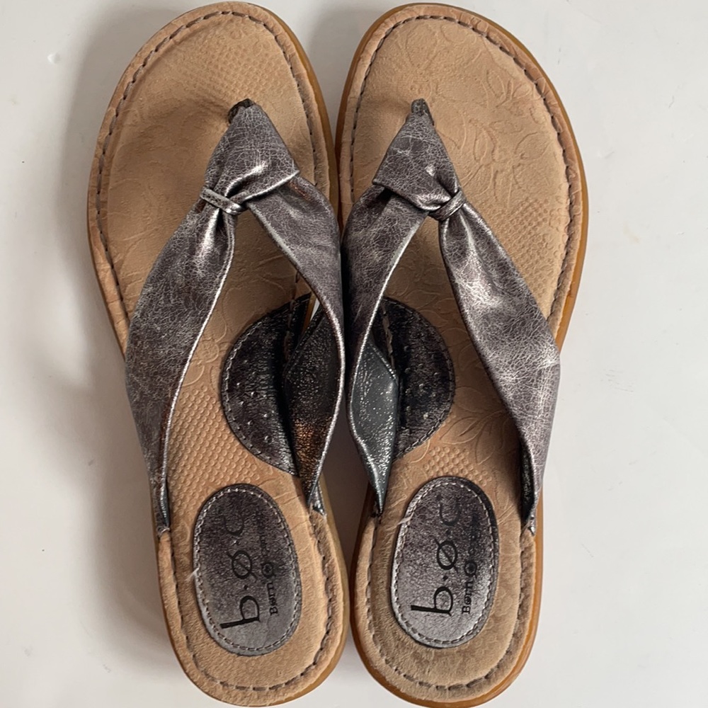 b.o.c. Born Concepts metallic leather cushioned footbed sandals size 8 - Picture 2 of 7